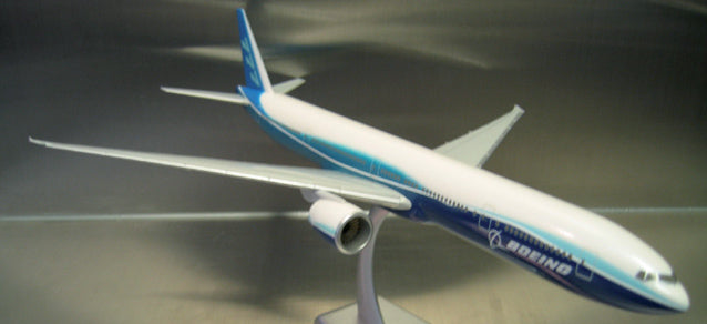 777-300ER Boeing House Color 1/200 *Plastic [3763GR]