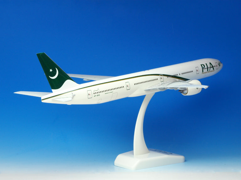 777-300ER PIAパキスタン国際航空 AP-BID 1/200 ※プラ製 [4425GR]