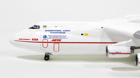 An-225「ムリーヤ」 アントノフ航空機製造（ウクライナ） 00年代 赤白塗装 UR-82060 1/500 ※新金型 [515436]