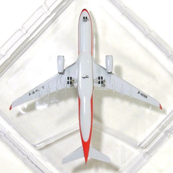 Herpa Wings A330-300 上海航空 B-6096 1/500 [526586]