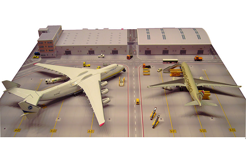 Airport diorama cargo terminal (cardboard assembly kit/with base) 1/500 [526852]