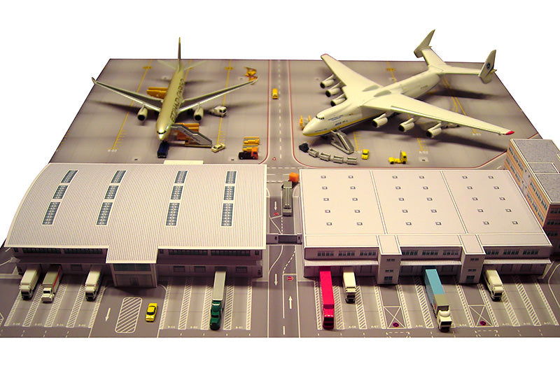 Airport diorama cargo terminal (cardboard assembly kit/with base) 1/500 [526852]