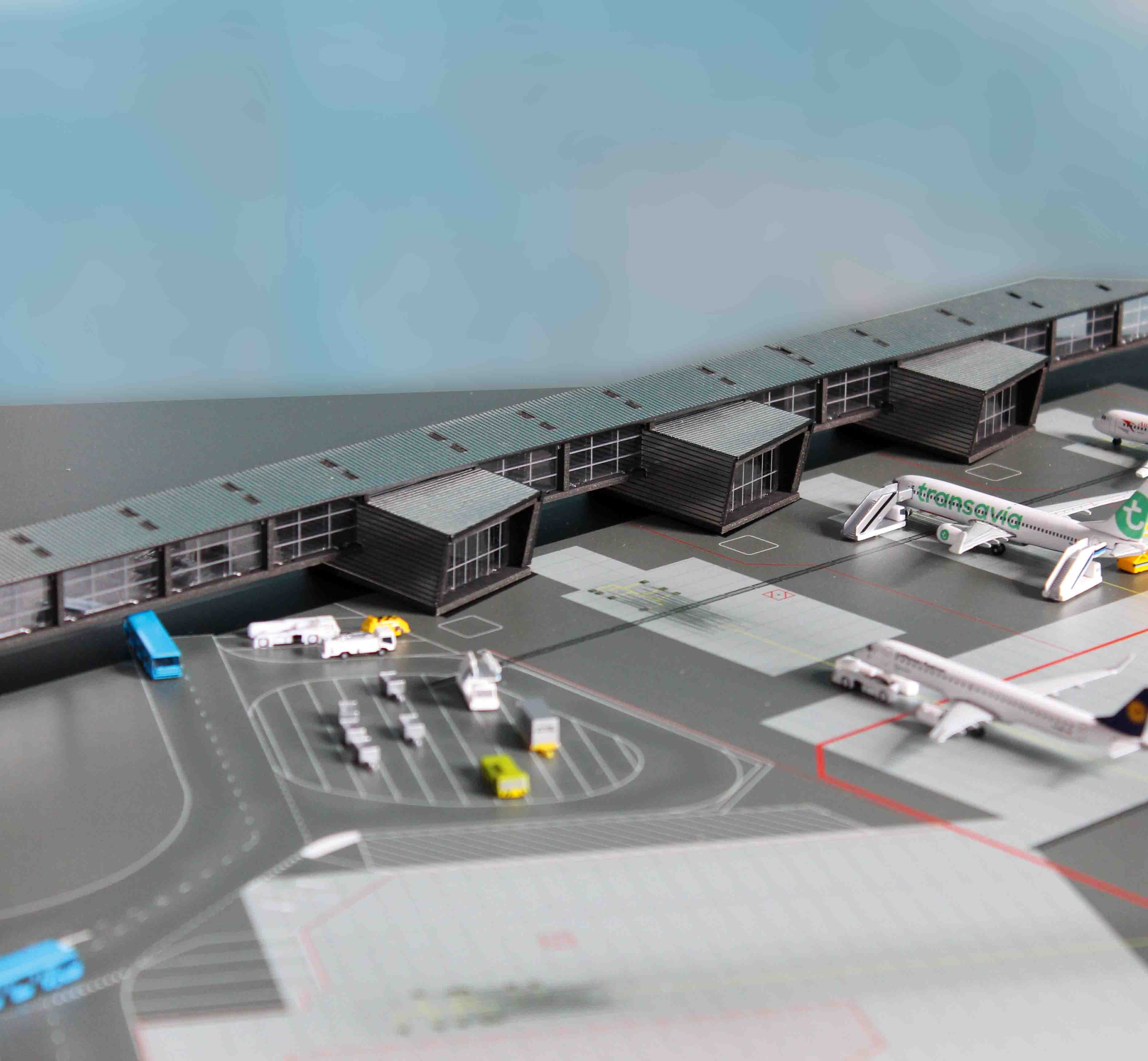 Airport diorama terminal, Schiphol Airport, Netherlands, G block corridor &amp; H block 1/500 *Paper [528283]