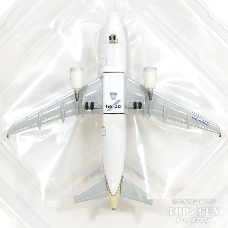 Herpa Wings A318 Saudia (Saudi Arabian Airlines) HZ-AS99 1