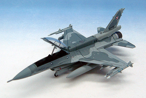 今年の新作から定番まで！ Herpa Wings 第6戦術飛行隊 第2戦術航空団 ポーランド空軍 F-16D 個人装備
