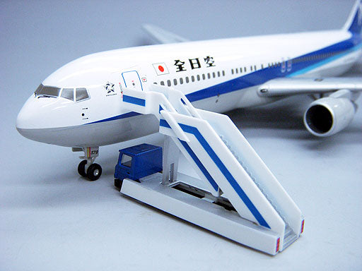 Airport diorama accessory boarding ramp vehicle for large aircraft (B747, etc.) 1/200 *Plastic [551793]