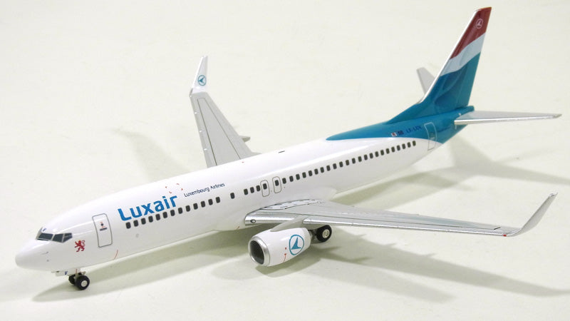 737-800w Lux Air LX-LGV 1/200 *Plastic [556590]