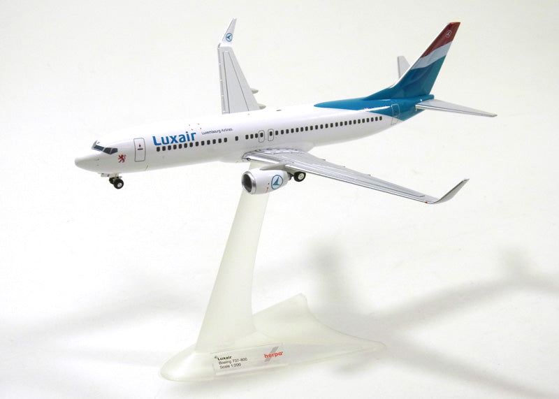 737-800w Lux Air LX-LGV 1/200 *Plastic [556590]