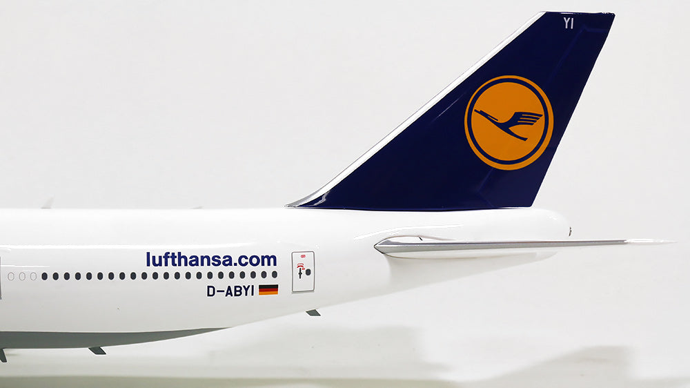 747-8i Lufthansa Special Paint "Fanhansa Siegerflieger (Winner's Flight)" D-ABYI 1/200 *Plastic [556767]