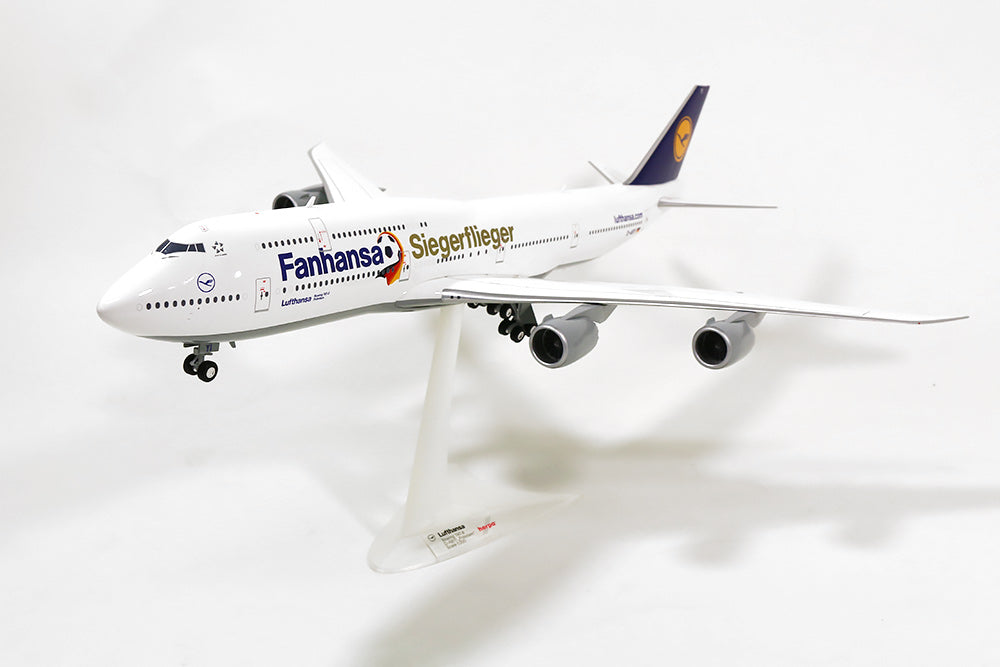 747-8i ルフトハンザドイツ航空 特別塗装 「Fanhansa Siegerflieger（勝者のフライト）」 D-ABYI  1/200 ※プラ製 [556767]