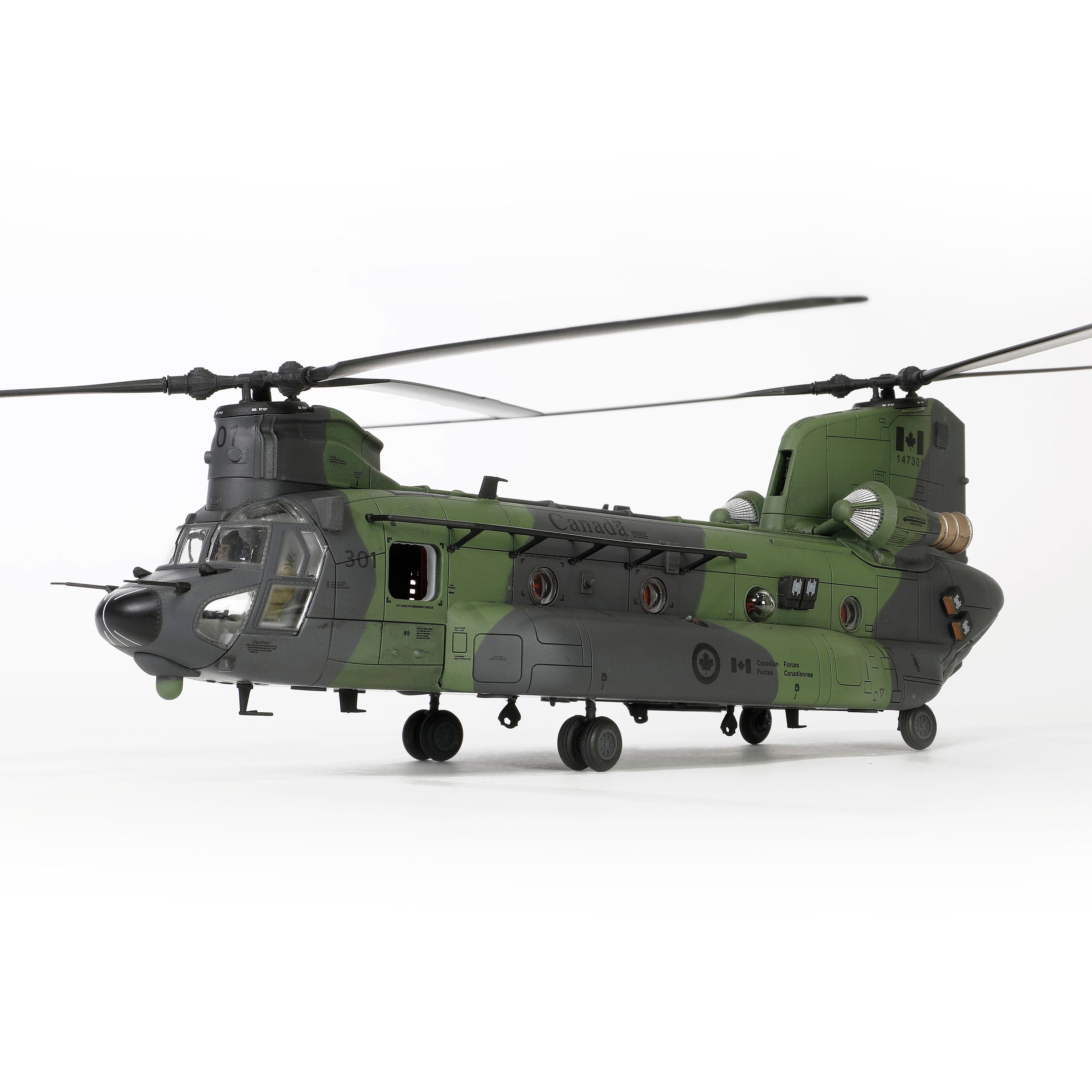 CH-147F (CH-47C) 450th Tactical Helicopter Squadron, 1st Wing, Royal Canadian Air Force, Petawawa Air Base #147301 1/72 [55705]