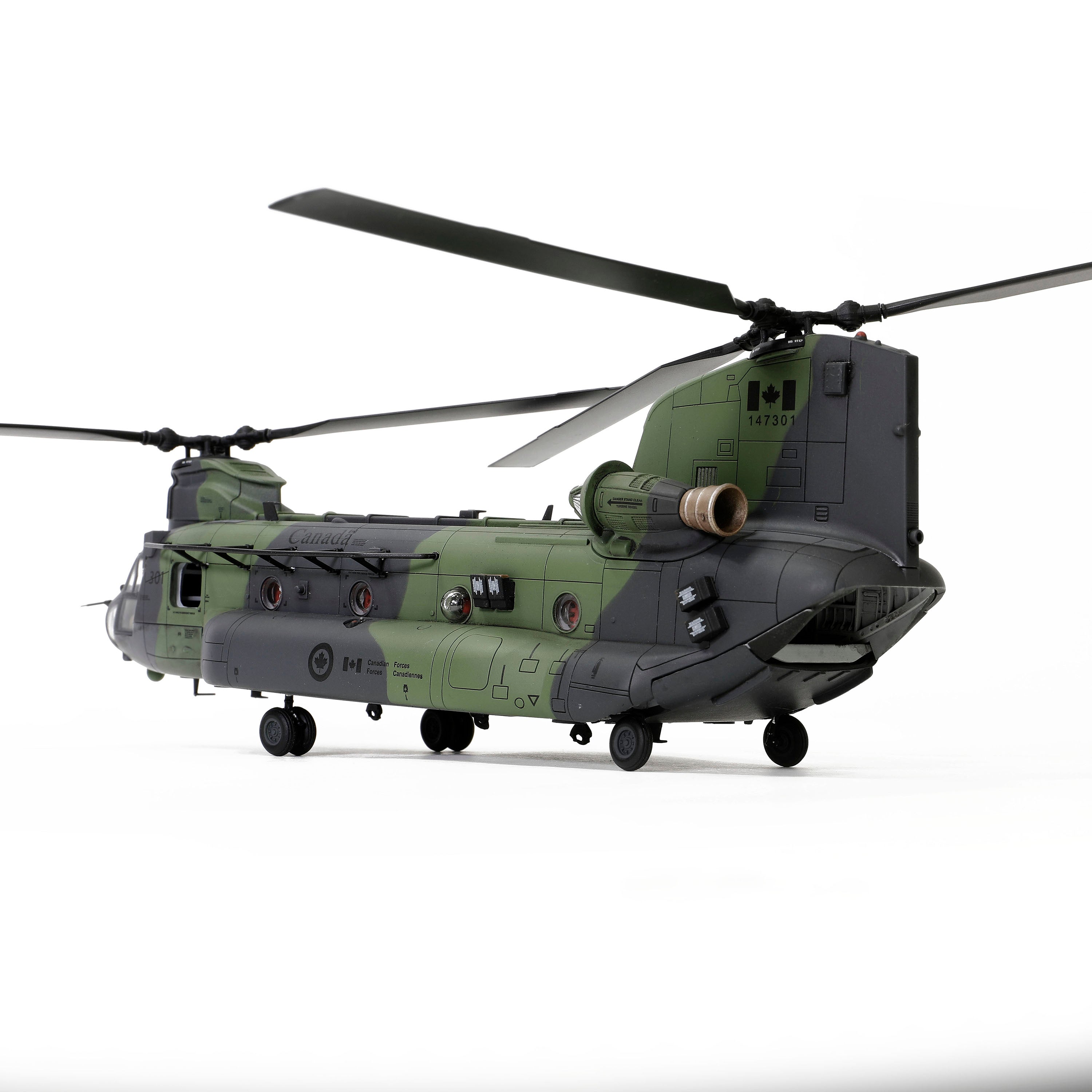 CH-147F (CH-47C) 450th Tactical Helicopter Squadron, 1st Wing, Royal Canadian Air Force, Petawawa Air Base #147301 1/72 [55705]