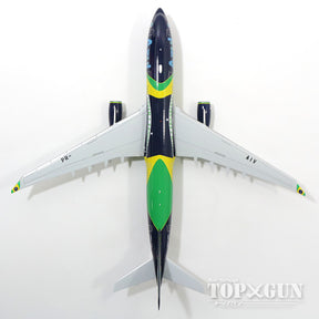 A330-200 アズール航空 「Brazilian Flag」 1/200 ※プラ製 [557238]