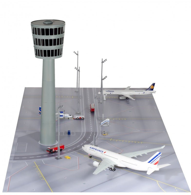 Scenix Airport Diorama Accessories Apron Flood Lights (Lighting Towers) Set of 2 1/200 *Plastic, assembly required [558754]