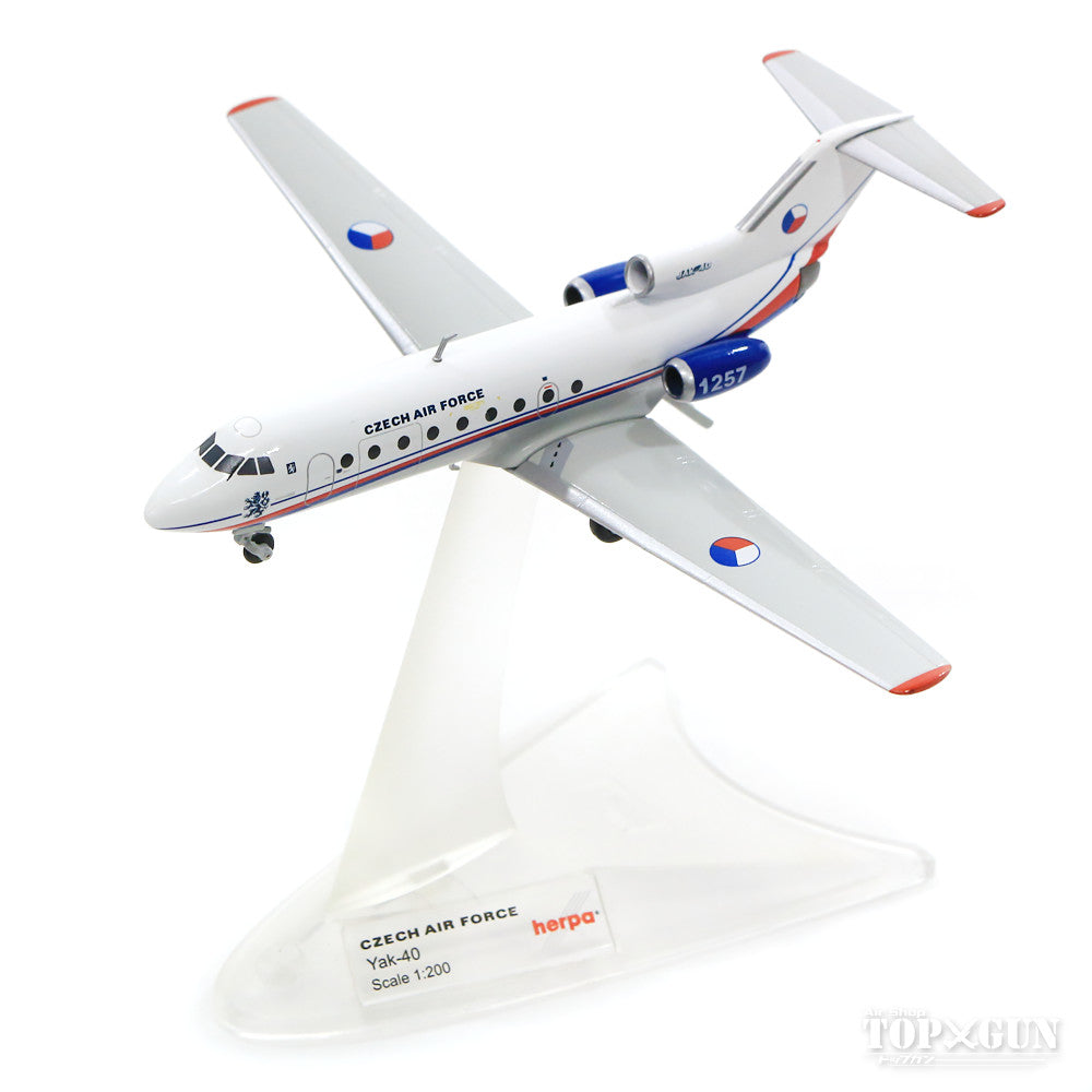 Yak-40 Czech Air Force 241st sq #1257 Kvely Air Base 1/200 *Metal [559898]