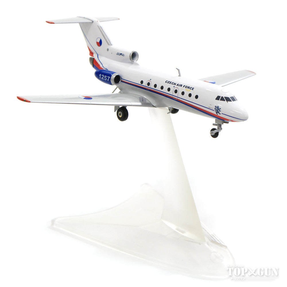 Yak-40 Czech Air Force 241st sq #1257 Kvely Air Base 1/200 *Metal [559898]