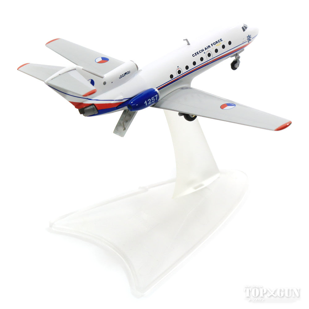 Yak-40 Czech Air Force 241st sq #1257 Kvely Air Base 1/200 *Metal [559898]