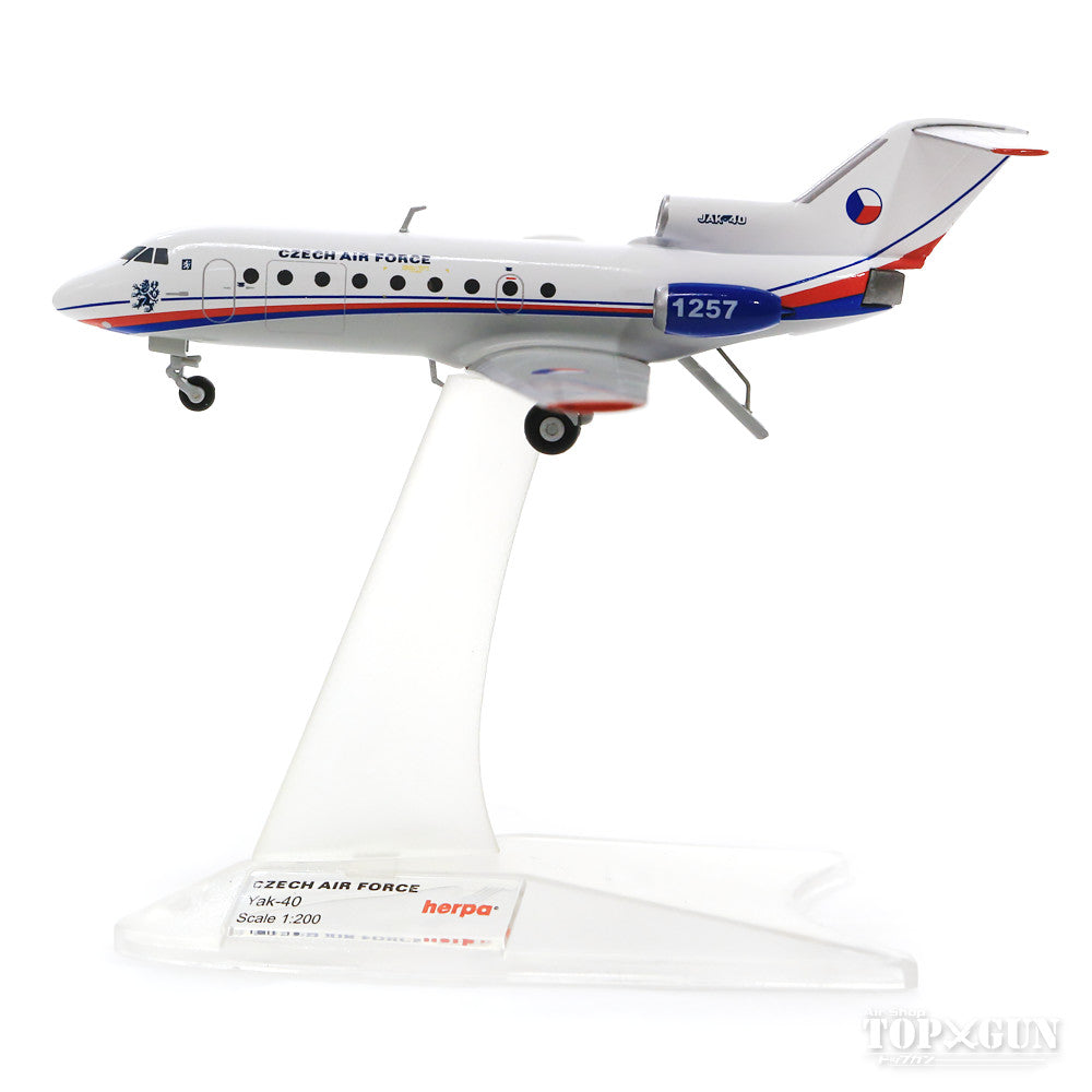 Yak-40 Czech Air Force 241st sq #1257 Kvely Air Base 1/200 *Metal [559898]