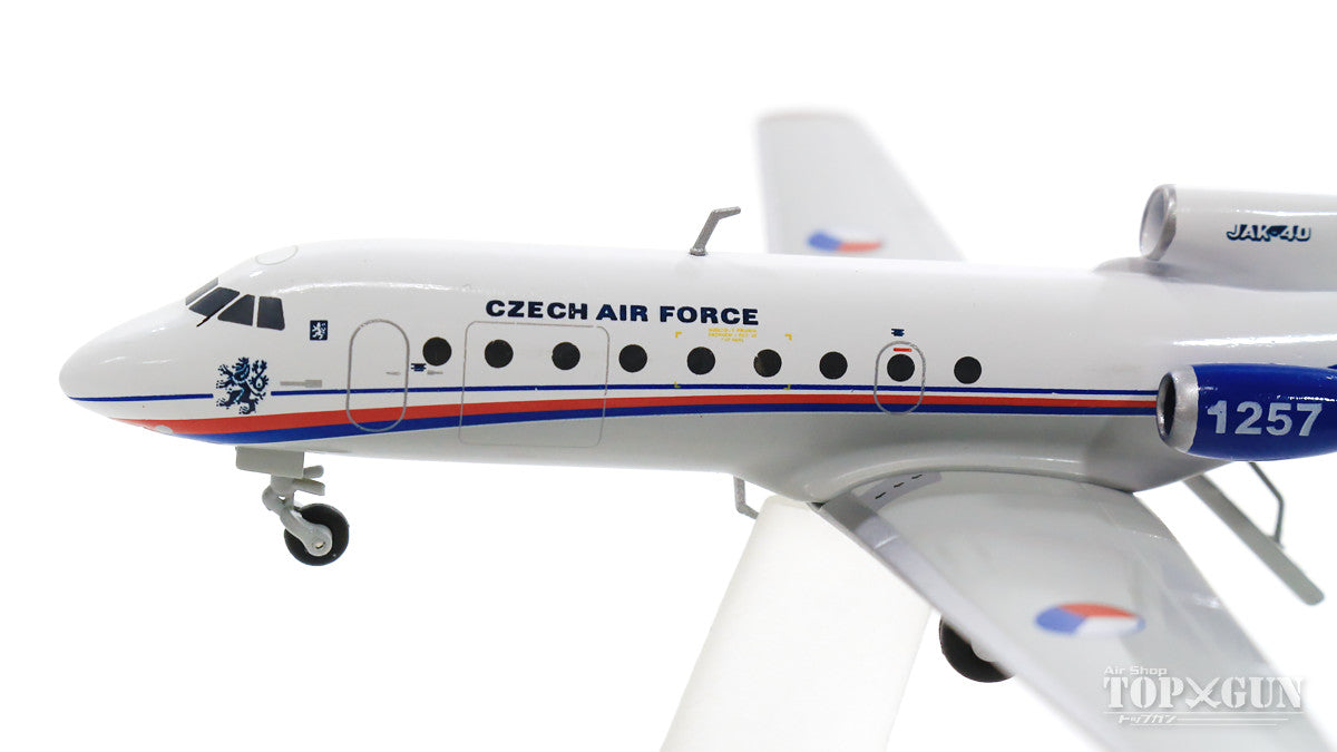 Yak-40 Czech Air Force 241st sq #1257 Kvely Air Base 1/200 *Metal [559898]