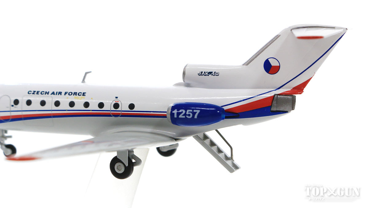 Yak-40 Czech Air Force 241st sq #1257 Kvely Air Base 1/200 *Metal [559898]