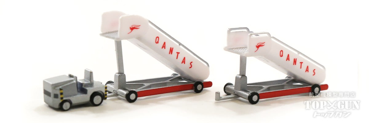 Qantas Historic Staircase Truck x 2, Towing Truck x 1 *Plastic 1/200 [571005]