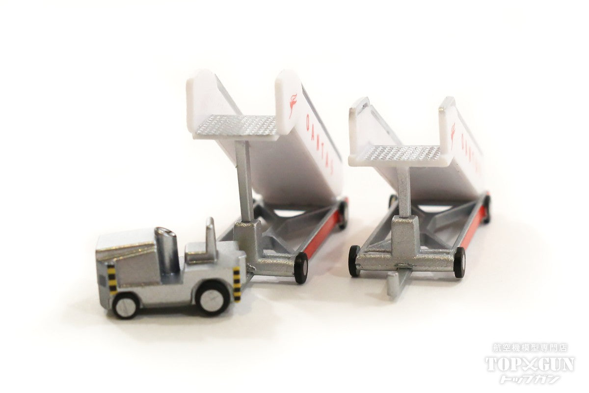 Qantas Historic Staircase Truck x 2, Towing Truck x 1 *Plastic 1/200 [571005]