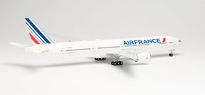 777-300ER エールフランス 2021年新塗装 F-GZND 「La Rochelle／ラ・ロシェル」 1/200 [571784]