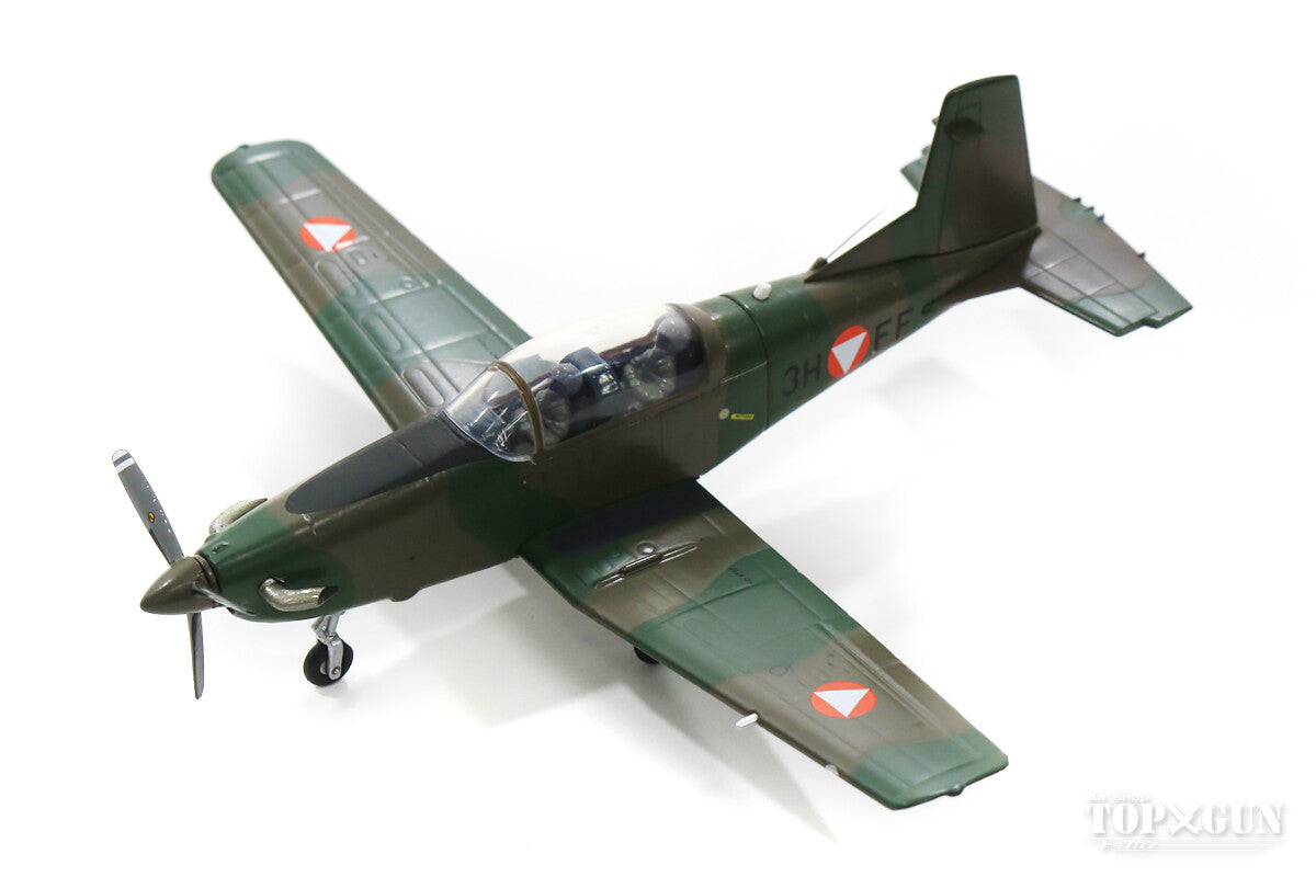 PC-7 Austrian Air Force Flight School Hinterstoisser Base 1/72 *Made of metal [580526]