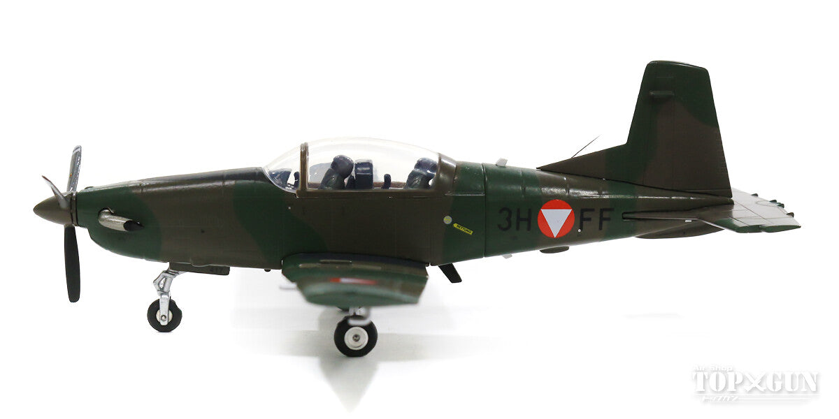 PC-7 Austrian Air Force Flight School Hinterstoisser Base 1/72 *Made of metal [580526]