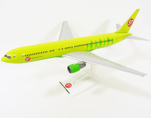 767-300 S7 Airlines (Snap-in model, stand version, no landing gear) *Plastic 1/200 [609227]