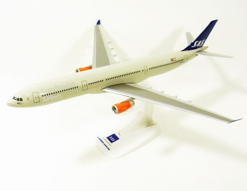 A330-300 Scandinavian Airlines (Snap-in model, stand version, no landing gear) *Plastic 1/200 [609234]