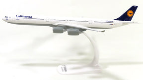 A340-600 ルフトハンザドイツ航空 （スナップインモデル・スタンド仕様・ランディングギアなし） D-AIHB  1/250 ※プラ製 [610025]