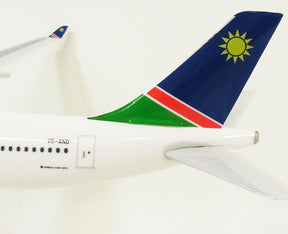 A330-200 ナミビア航空 （スナップインモデル・スタンド仕様・ランディングギアなし） V5-ANO 1/200 ※プラ製 [610049]