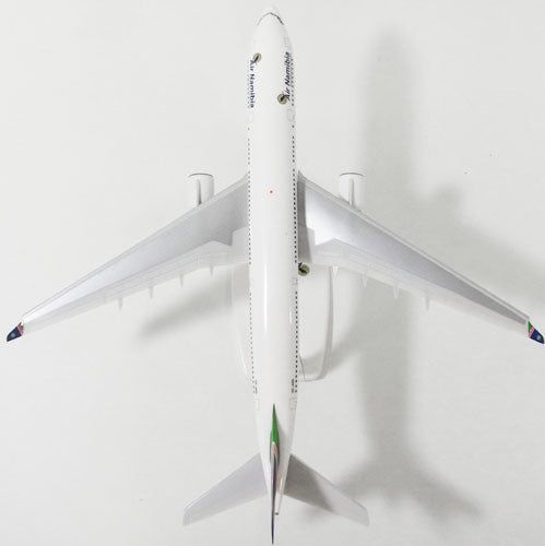 A330-200 Air Namibia (Snap-in model, stand version, no landing gear) V5-ANO 1/200 *Plastic [610049]