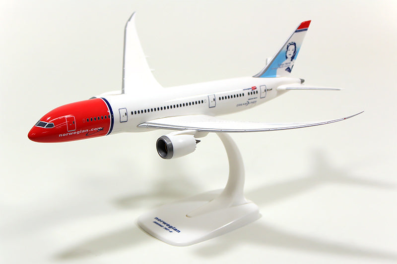 787-8 Norwegian Air Shuttle (Snap-in model, stand version, no landing gear) EI-LNA "Sonja Henie" 1/200 *Plastic [610216]