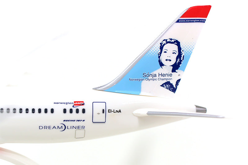 787-8 Norwegian Air Shuttle (Snap-in model, stand version, no landing gear) EI-LNA "Sonja Henie" 1/200 *Plastic [610216]