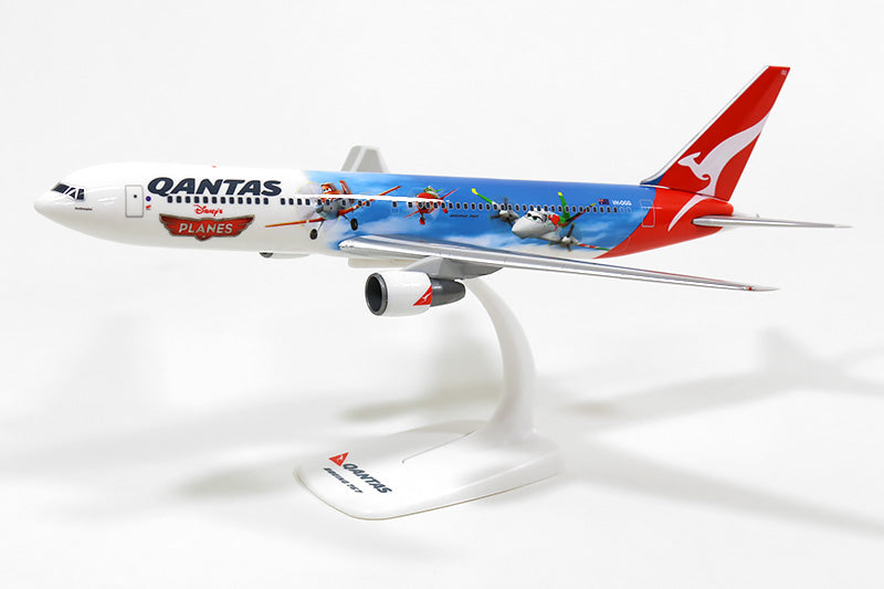 767-300ER Qantas Special Paint "Planes" (Snap-in model, stand version, no landing gear) VH-OGG 1/200 *Plastic [610285]