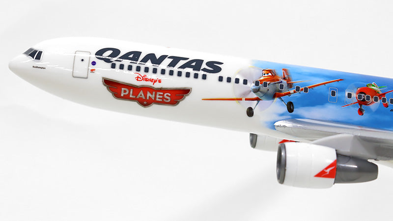 767-300ER Qantas Special Paint "Planes" (Snap-in model, stand version, no landing gear) VH-OGG 1/200 *Plastic [610285]