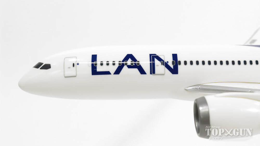 787-8 LAN Airlines CC-BBB (Snap-in model, stand version, no landing gear) 1/200 *Plastic [610292]