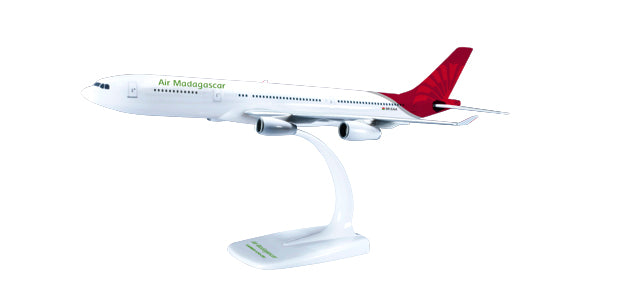 A340-300 Air Madagascar 5R-EAA 1/200 (Snap-in model, stand version, no landing gear) *Plastic [610353]