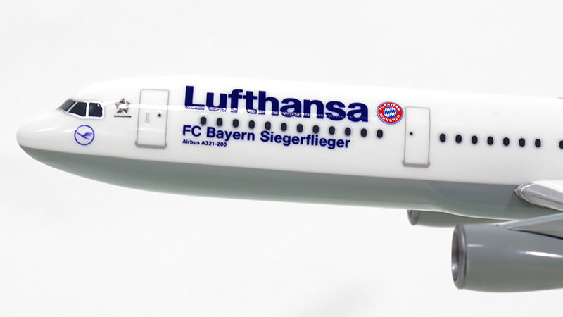 A321 Lufthansa Special Paint "FC Bayern/Siegerflieger" D-AIDF 1/200 *Plastic, no wheels [610384]