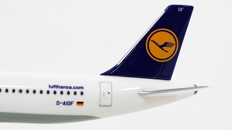 A321 ルフトハンザドイツ航空 特別塗装 「FCバイエルン／ジーガーフリーガー」 D-AIDF 1/200 ※プラ製・車輪なし [610384]