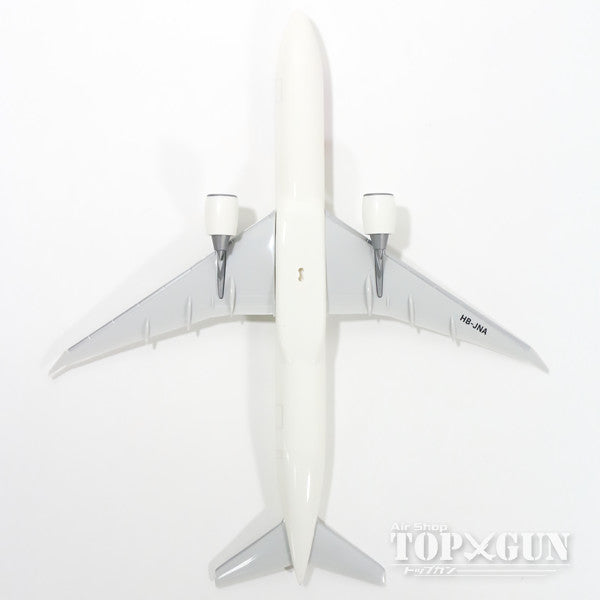 777-300ER Swiss International Air Lines (Snap-in model, stand version, no landing gear) HB-JNA 1/200 *Plastic [610698]