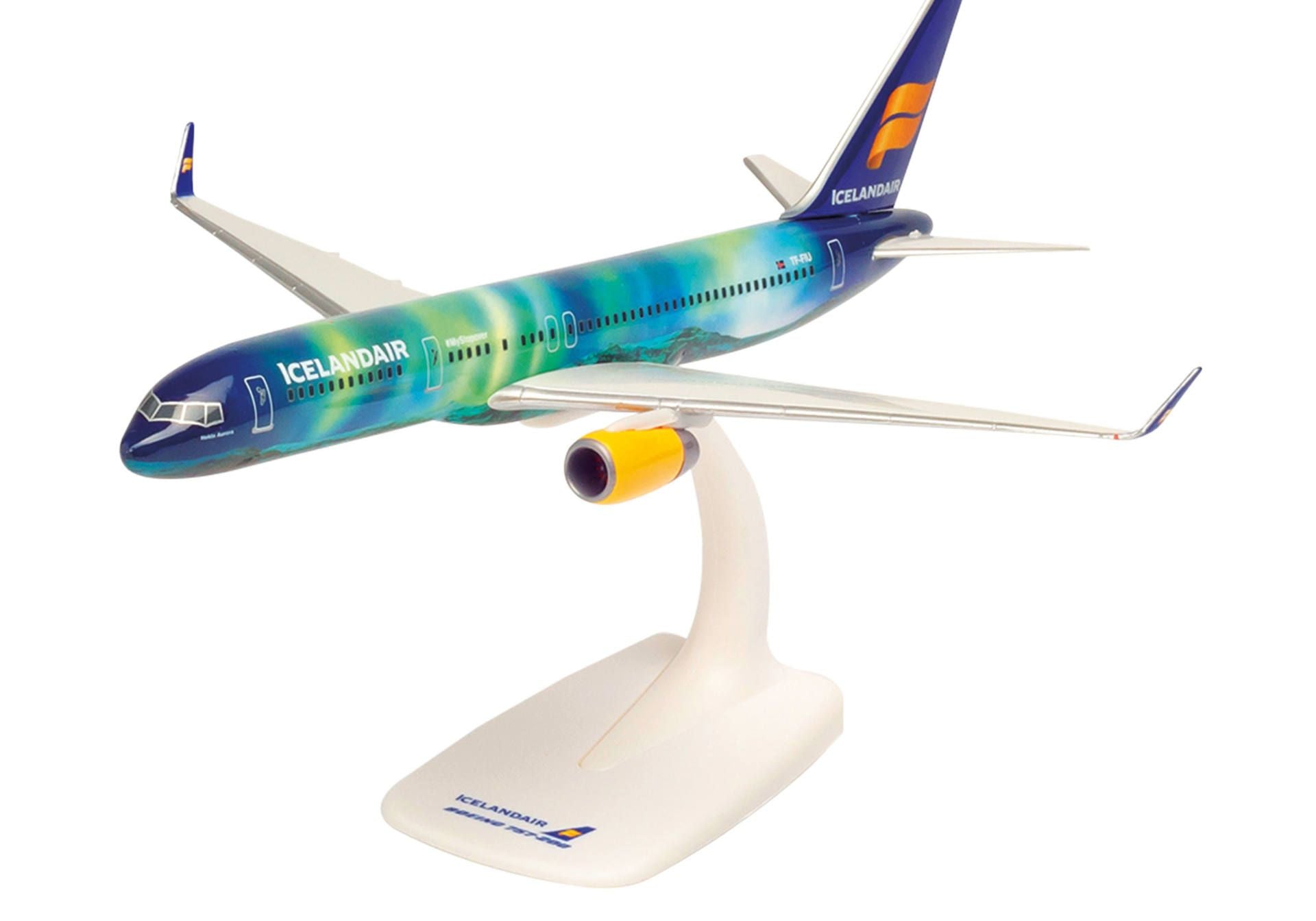 757-200 Icelandair Hekla Aurora TF-FIU (assembly model, stand included, no landing gear) 1/200 *Plastic [610735-001] 