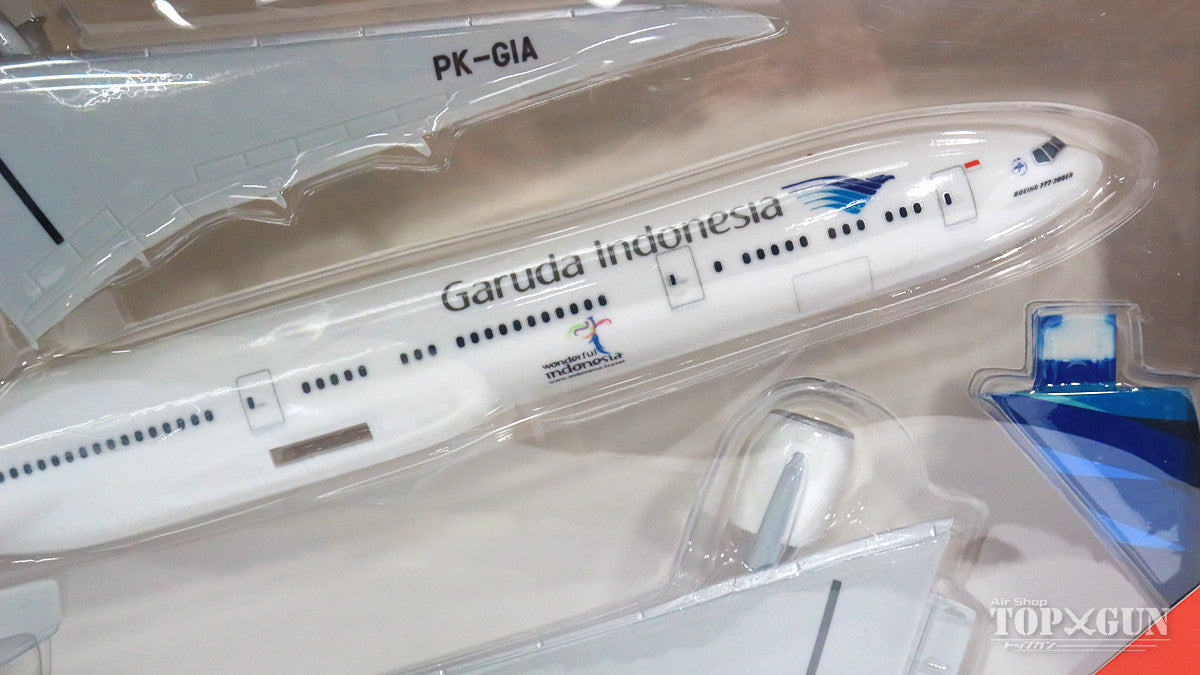 777-300ER ガルーダ・インドネシア航空 （スナップインモデル・スタンド仕様・ランディングギアなし） PK-GIA 1/200 ※プラ製 [611169]