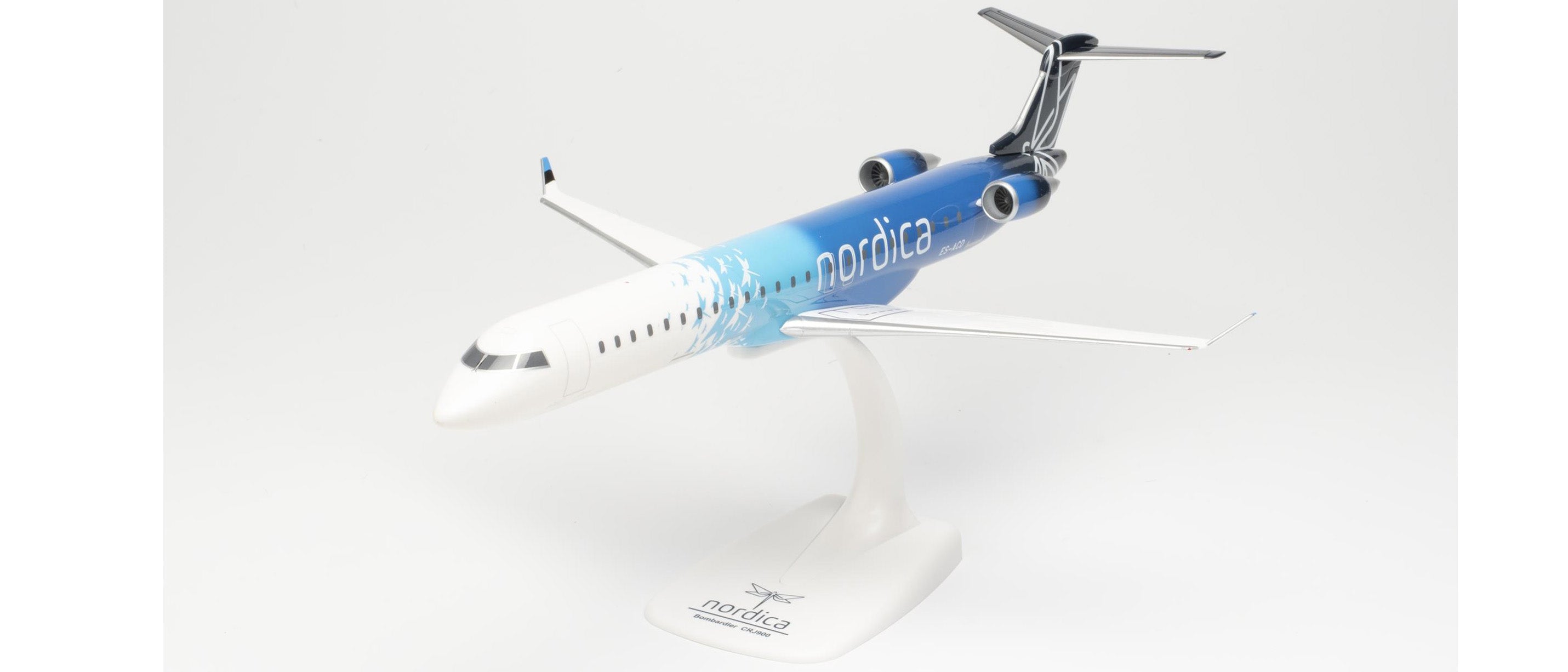 [Pre-order item] CRJ-900 Nordica (Estonia) (Snap-in model, stand version, no landing gear) ES-ACD 1/100 *Plastic [611305-001]