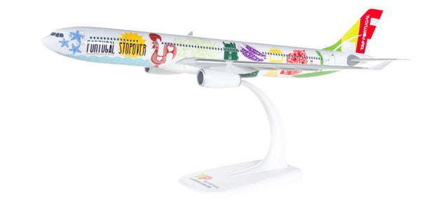 【予約商品】A330-300 TAPポルトガル航空 特別塗装 「Portugal Stopover」 17年 CS-TOW （スナップインモデル・スタンド仕様・ランディングギアなし） 1/200 ※プラ製 [611725]