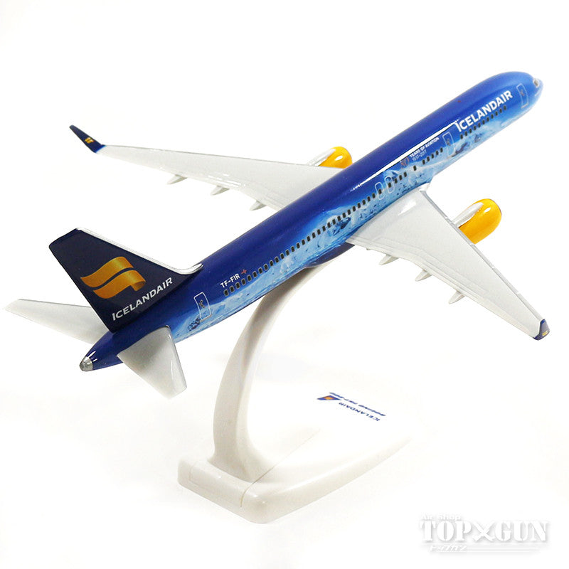 [Pre-order item] 757-200w Icelandair 80th anniversary paint TF-FIR (snap-in model, stand version, no landing gear) 1/200 *Plastic [611848]