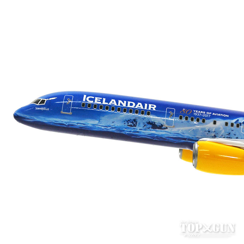 [Pre-order item] 757-200w Icelandair 80th anniversary paint TF-FIR (snap-in model, stand version, no landing gear) 1/200 *Plastic [611848]