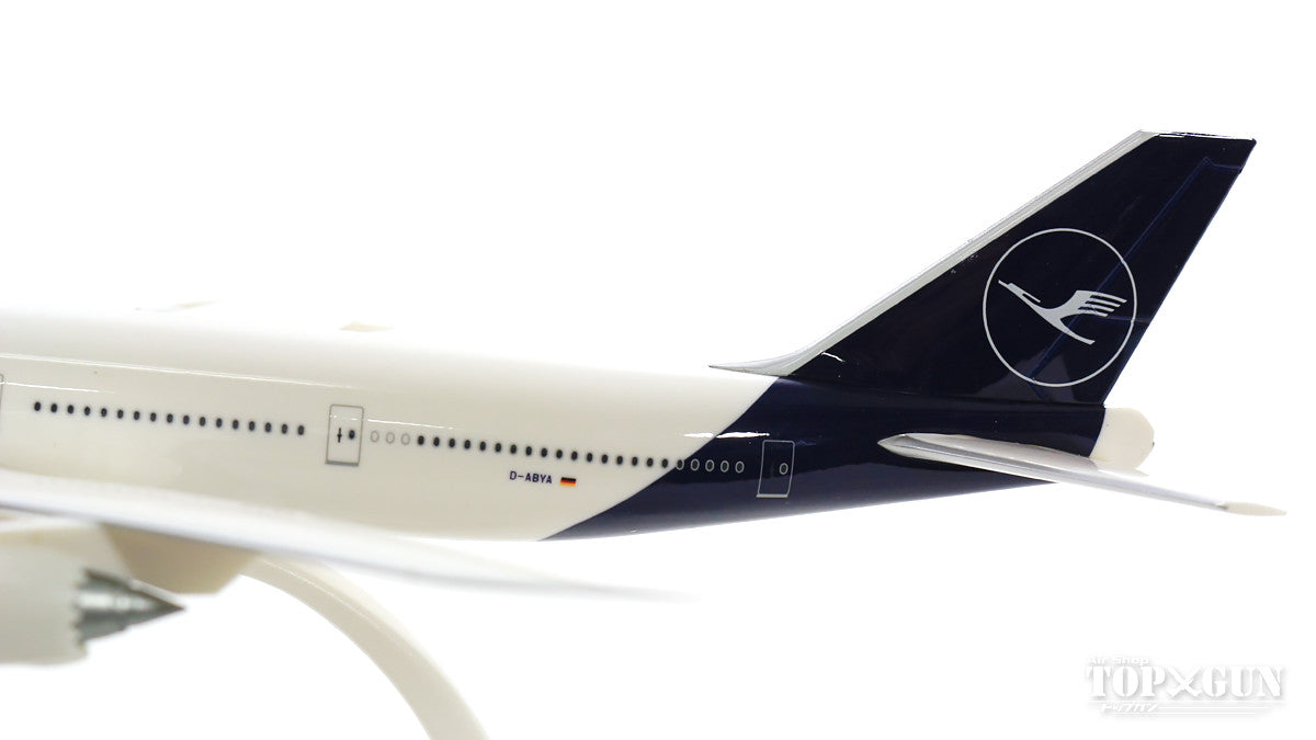 747-8i Lufthansa New Paint "Brandenburg" D-ABYA (Snap-in model, stand version, no landing gear) 1/250 *Plastic [611930]